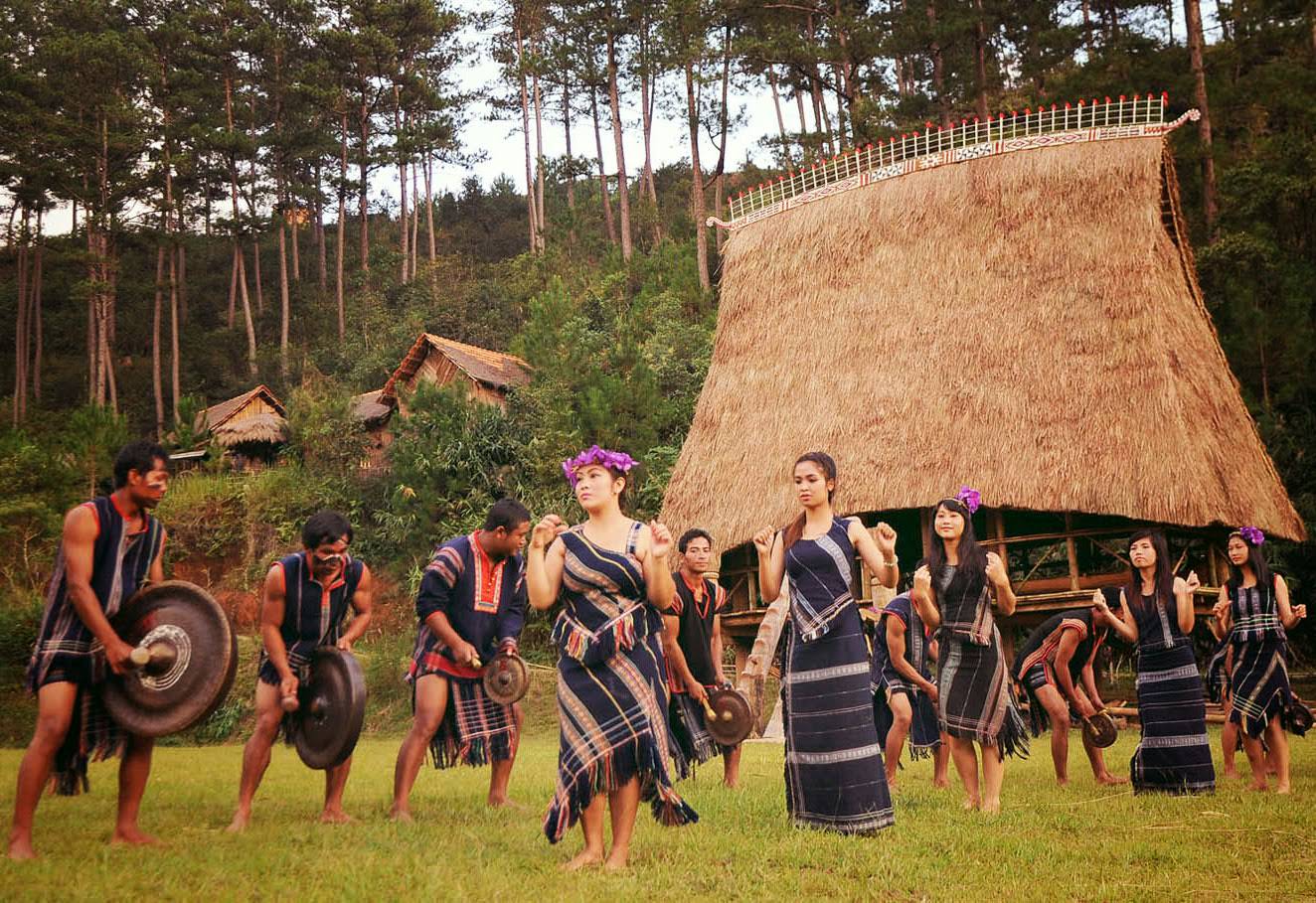 Chay-xe-may-Sai-Gon-Tay-Nguyen-wetrekvn.jpg