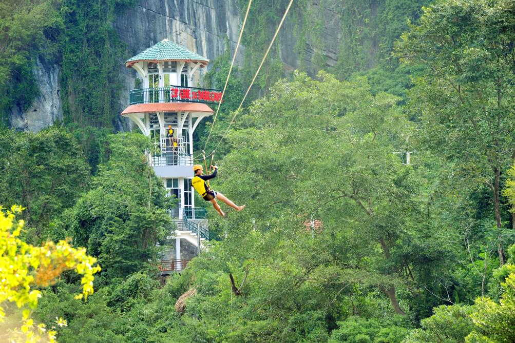 Cheo-kayak-o-suoi-nuoc-Mooc-song-Chay-Quang-Binh-wetrekvn.jpg