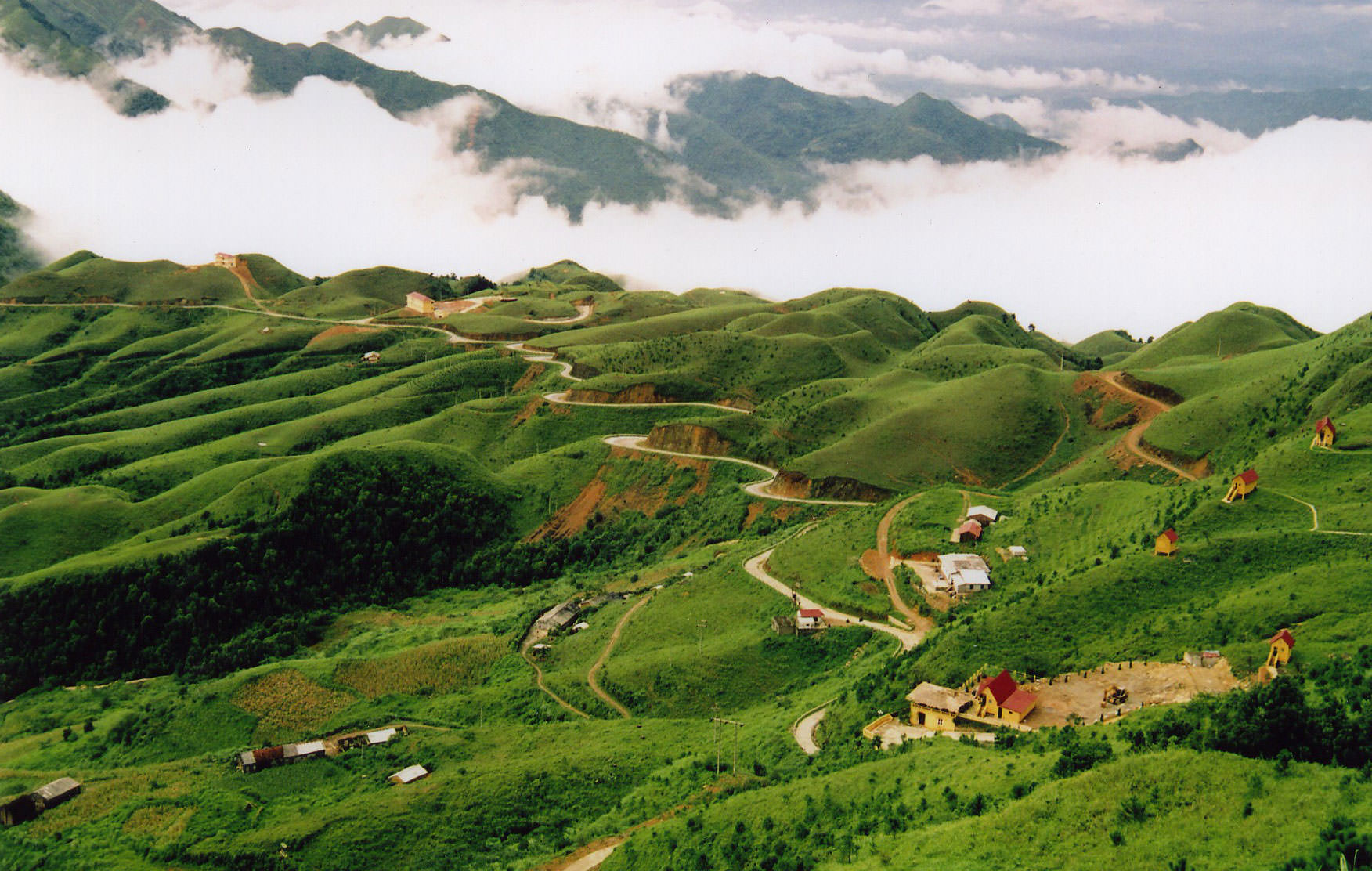 Cung-duong-xuyen-dong-tay-bac-dep-nhat-vietnam.jpg