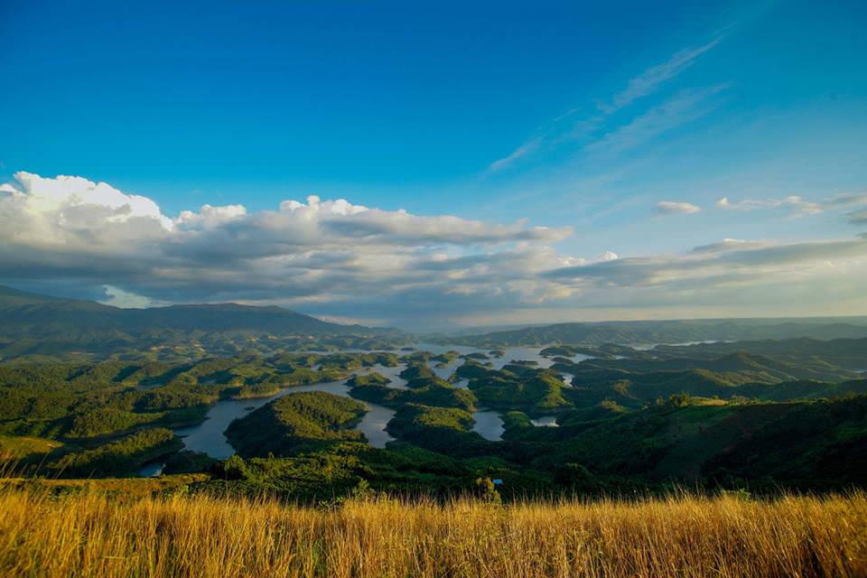 Ha-Long-tren-can-giua-Tay-Nguyen-wetrek.jpg