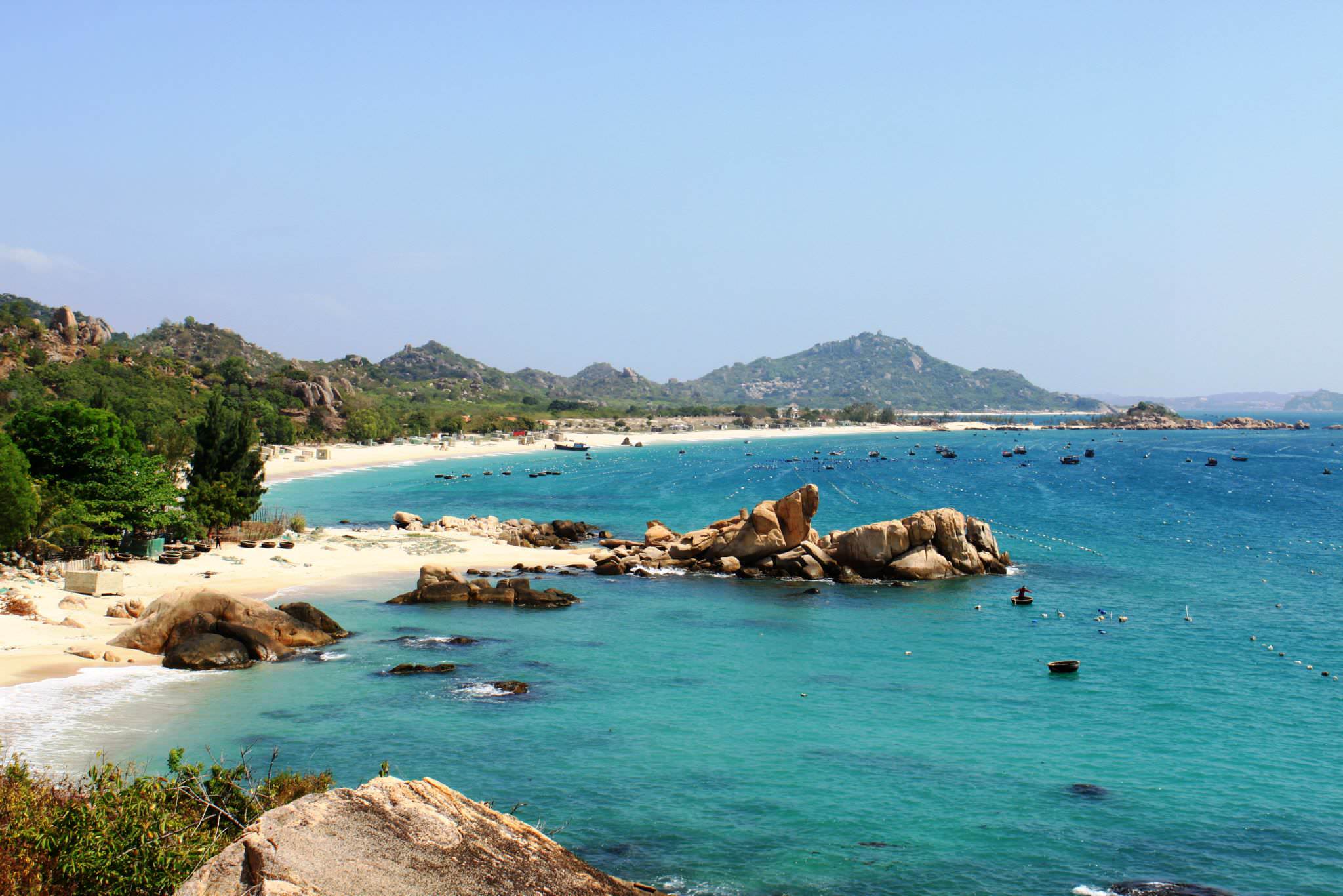 Kham-pha-2-cung-duong-tuyet-dep-noi-Sai-Gon-Nha-Trang-bang-xe-may.jpg