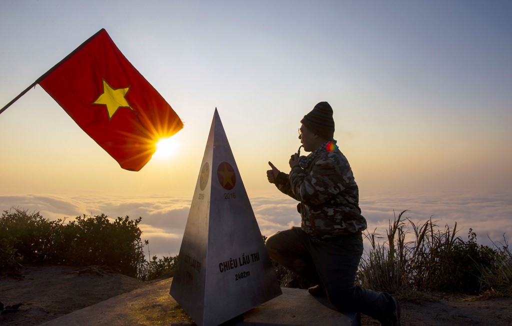 San-may-chinh-phuc-nui-9-tang-thang-Chieu-Lau-Thi.jpg