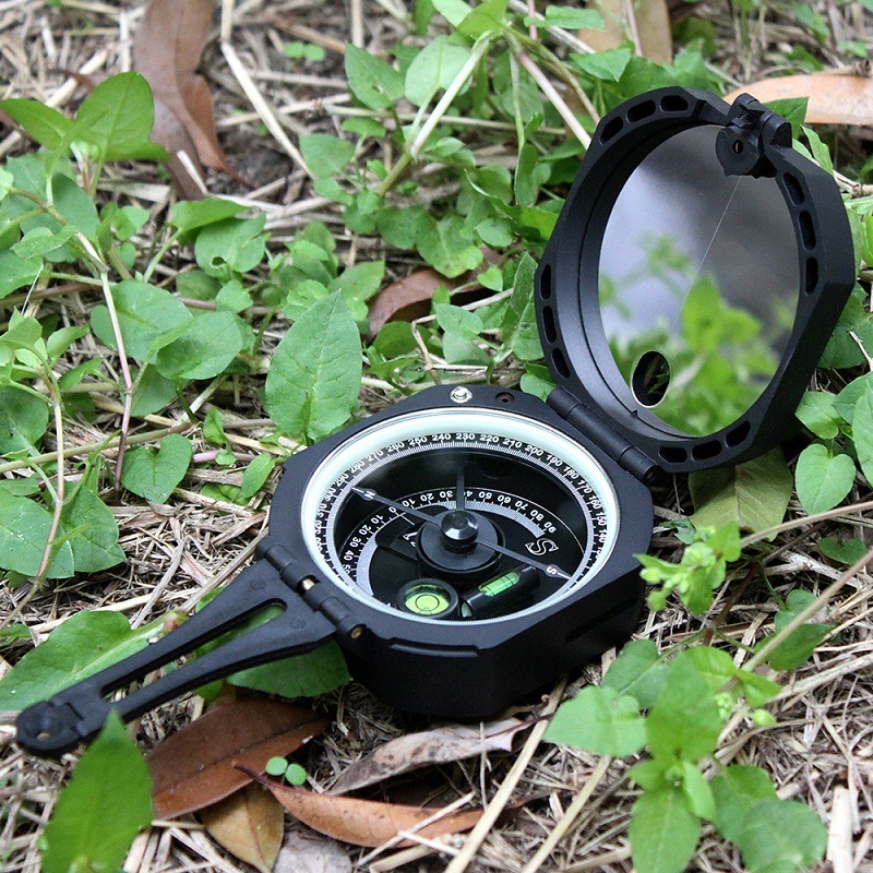 Bộ dụng cụ sinh tồn: Anh hùng thầm lặng khi đi trekking, leo núi 2