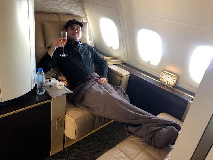 Điểm danh 11 điều không nên làm khi đi máy bay 