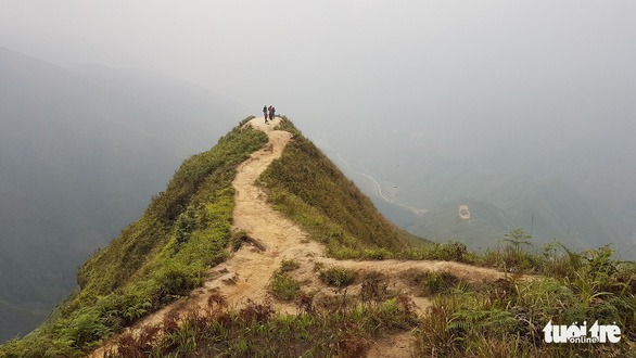 Hành trình săn mây trên "sống lưng khủng long" Chống Tra5