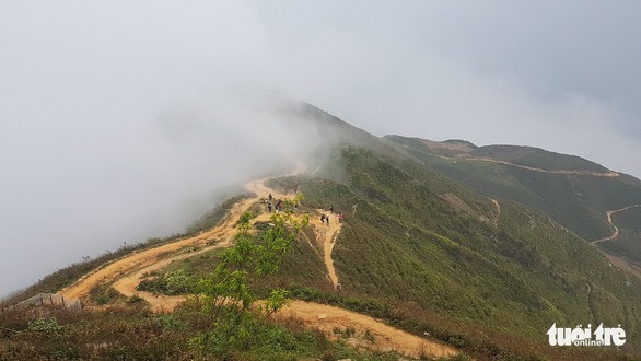 Hành trình săn mây trên "sống lưng khủng long" Chống Tra6