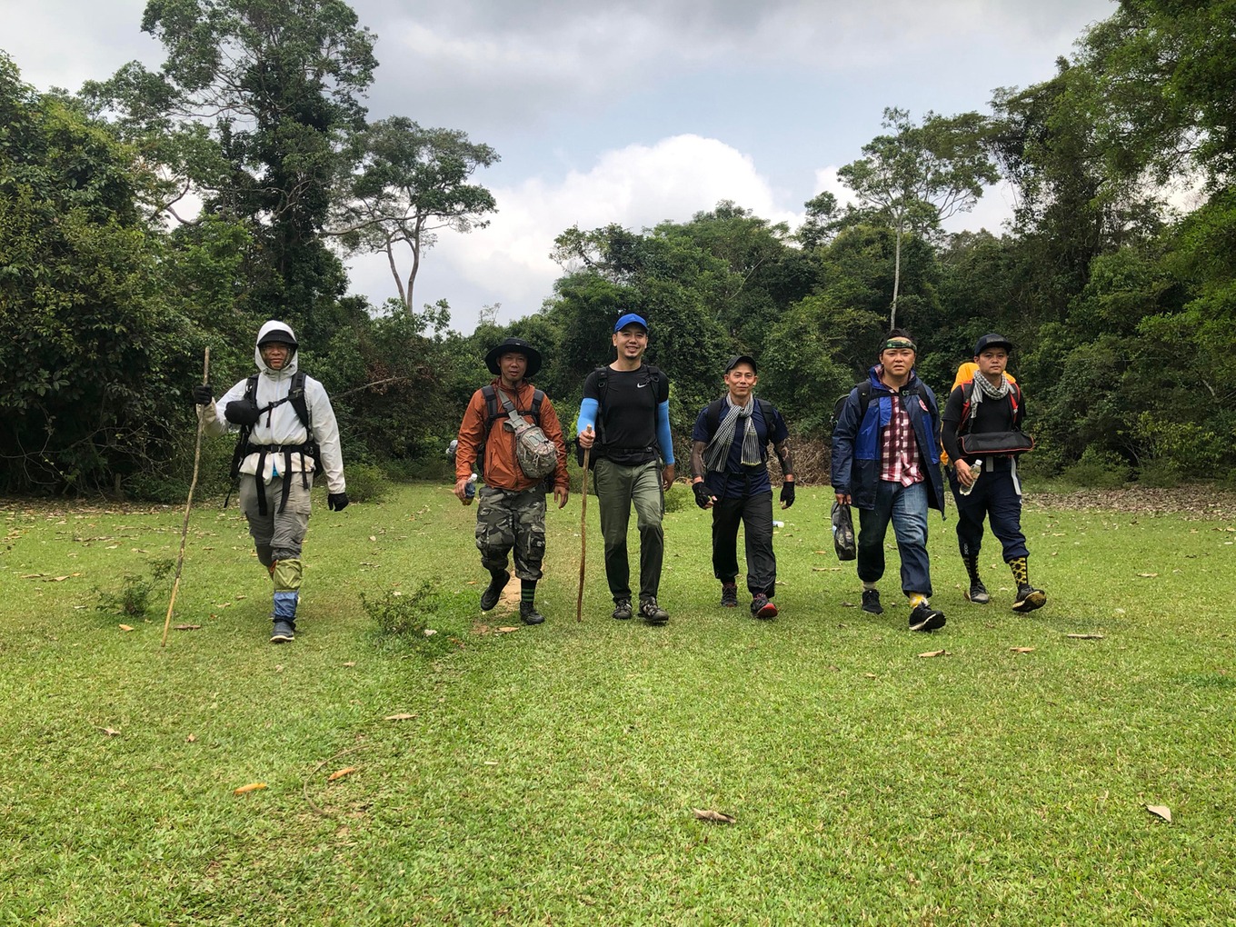 Hành trình trekking khám phá thác hang én giữa núi rừng Gia Lai 2