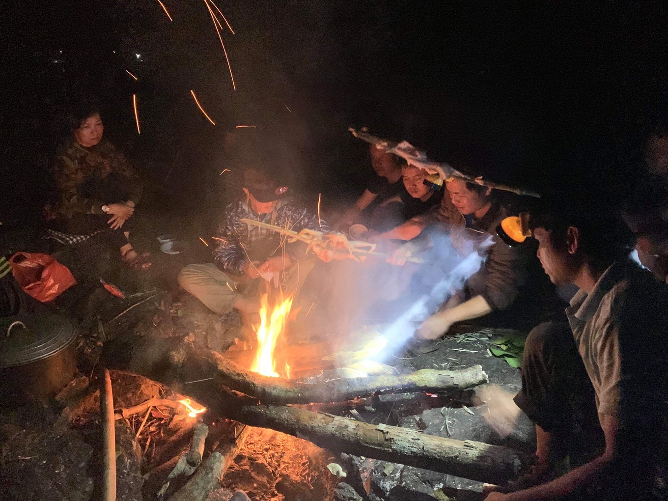 Hành trình trekking khám phá thác hang én giữa núi rừng Gia Lai 8