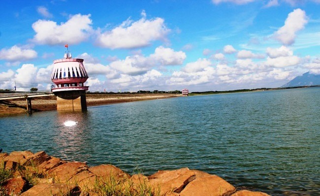 Khám phá hồ nước ngọt nhân tạo lớn nhất Việt Nam2