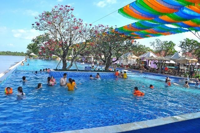 Nghỉ dưỡng miệt vườn ven sông TP HCM1