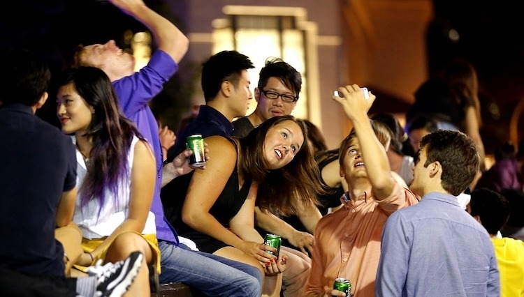 Những đất nước bạn nên chú ý khi dùng rượu bia trong lúc đi du lịch tại đây1