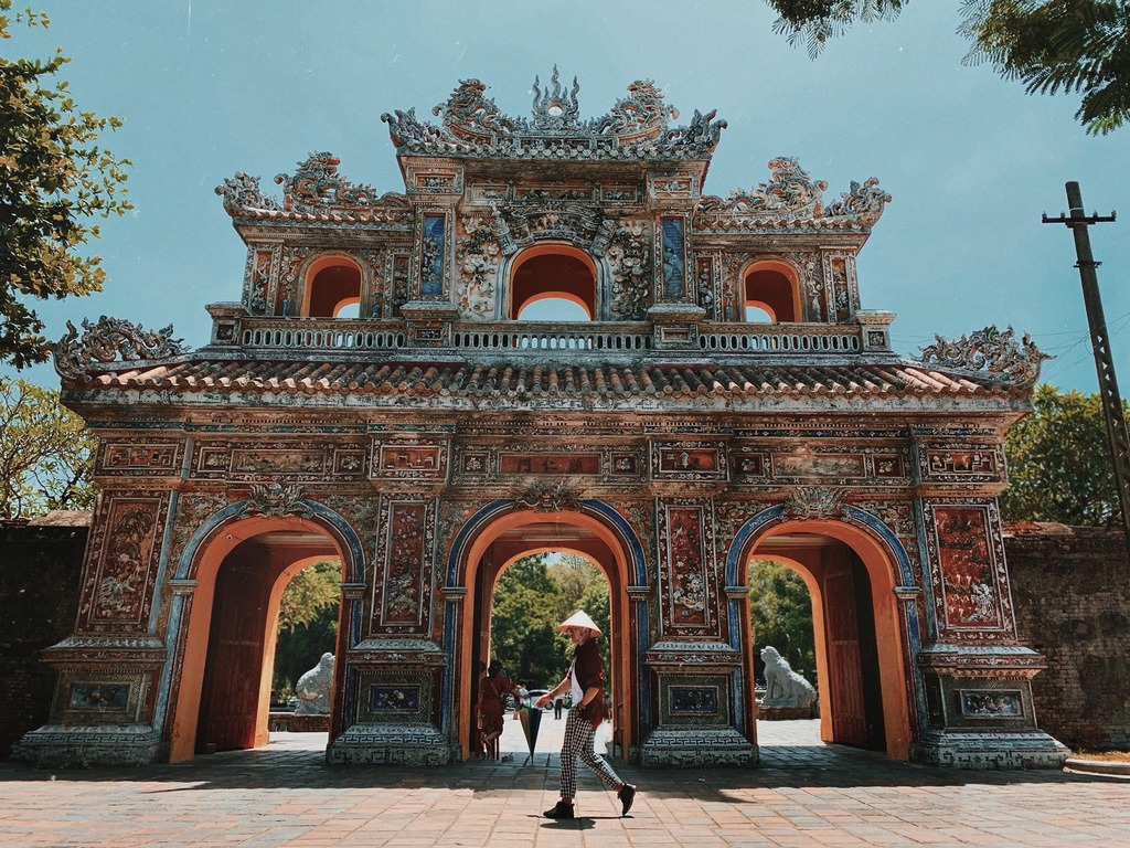 Những điểm điến cổ kính và huyền ảo ở Huế3