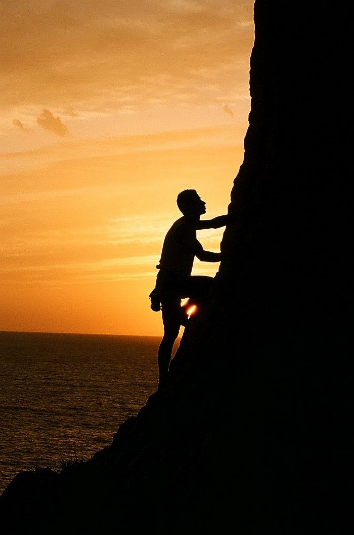 Những trợ thủ đắc lực khi đi leo núi mà bạn cần biết1