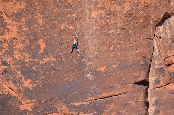 Những trợ thủ đắc lực khi đi leo núi mà bạn cần biết4