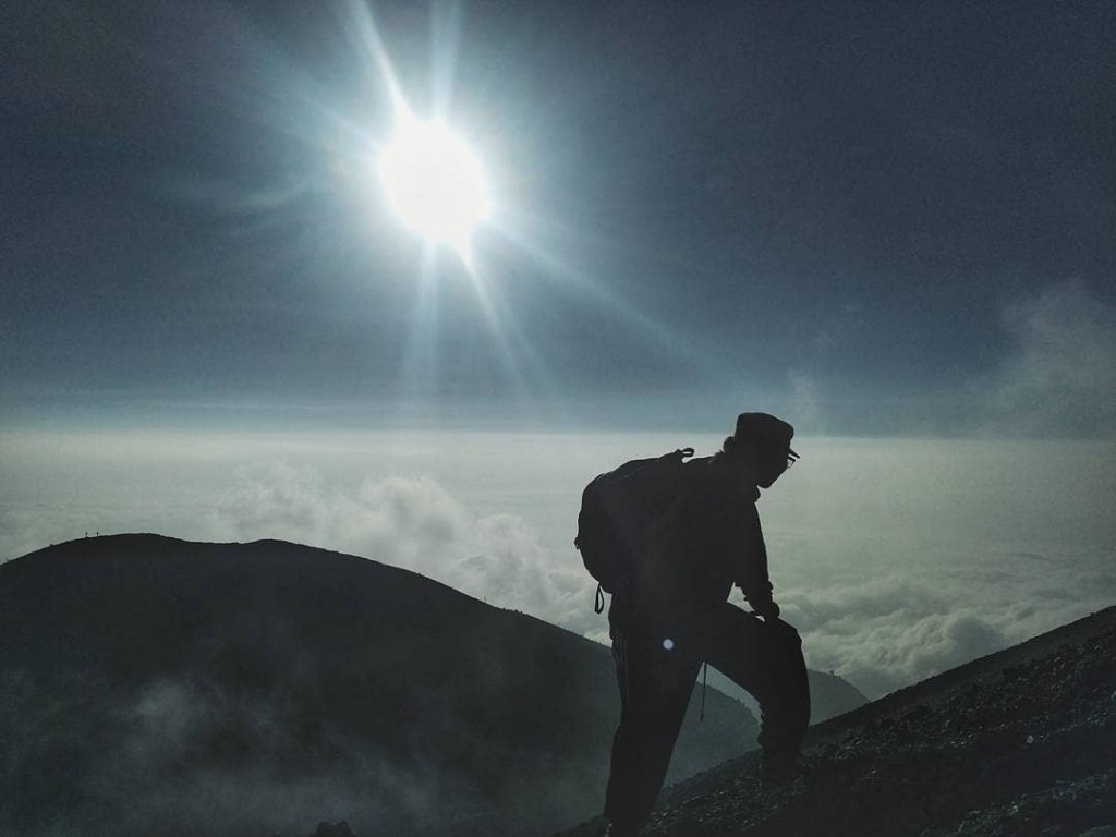 Trekking an toàn không thể thiếu 10 vật dụng này3