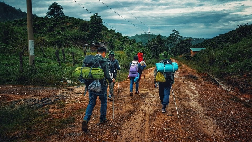 Trekking an toàn không thể thiếu 10 vật dụng này8
