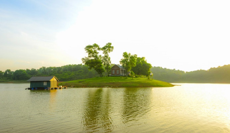 8-dia-diem-cam-trai-quanh-ha-noi-cho-dip-8-3-nay