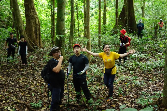 Trekking là một trong những loại hình du lịch đắt khách nhất dịp lễ 2/9. Ảnh: Trần Trung Kiên