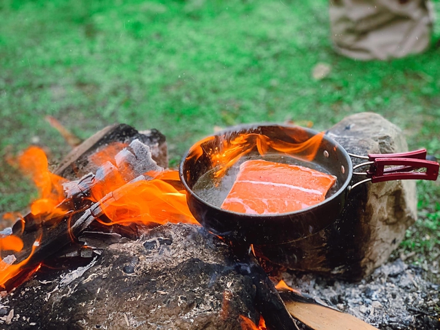 Nếu muốn thử Camping mà chưa biết chọn nơi nào để cắm lều thì đây là những địa điểm vừa hot lại đẹp từ Nam ra Bắc phải thử đến 1 lần - Ảnh 14.