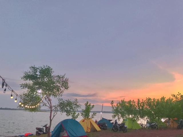 Nếu muốn thử Camping mà chưa biết chọn nơi nào để cắm lều thì đây là những địa điểm vừa hot lại đẹp từ Nam ra Bắc phải thử đến 1 lần - Ảnh 24.