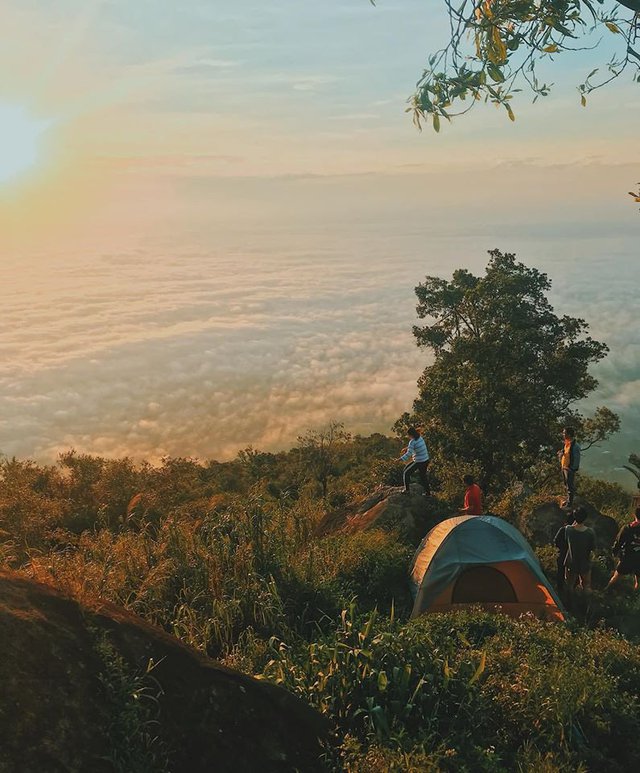 Nếu muốn thử Camping mà chưa biết chọn nơi nào để cắm lều thì đây là những địa điểm vừa hot lại đẹp từ Nam ra Bắc phải thử đến 1 lần - Ảnh 32.