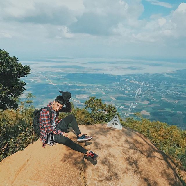 Nếu muốn thử Camping mà chưa biết chọn nơi nào để cắm lều thì đây là những địa điểm vừa hot lại đẹp từ Nam ra Bắc phải thử đến 1 lần - Ảnh 33.