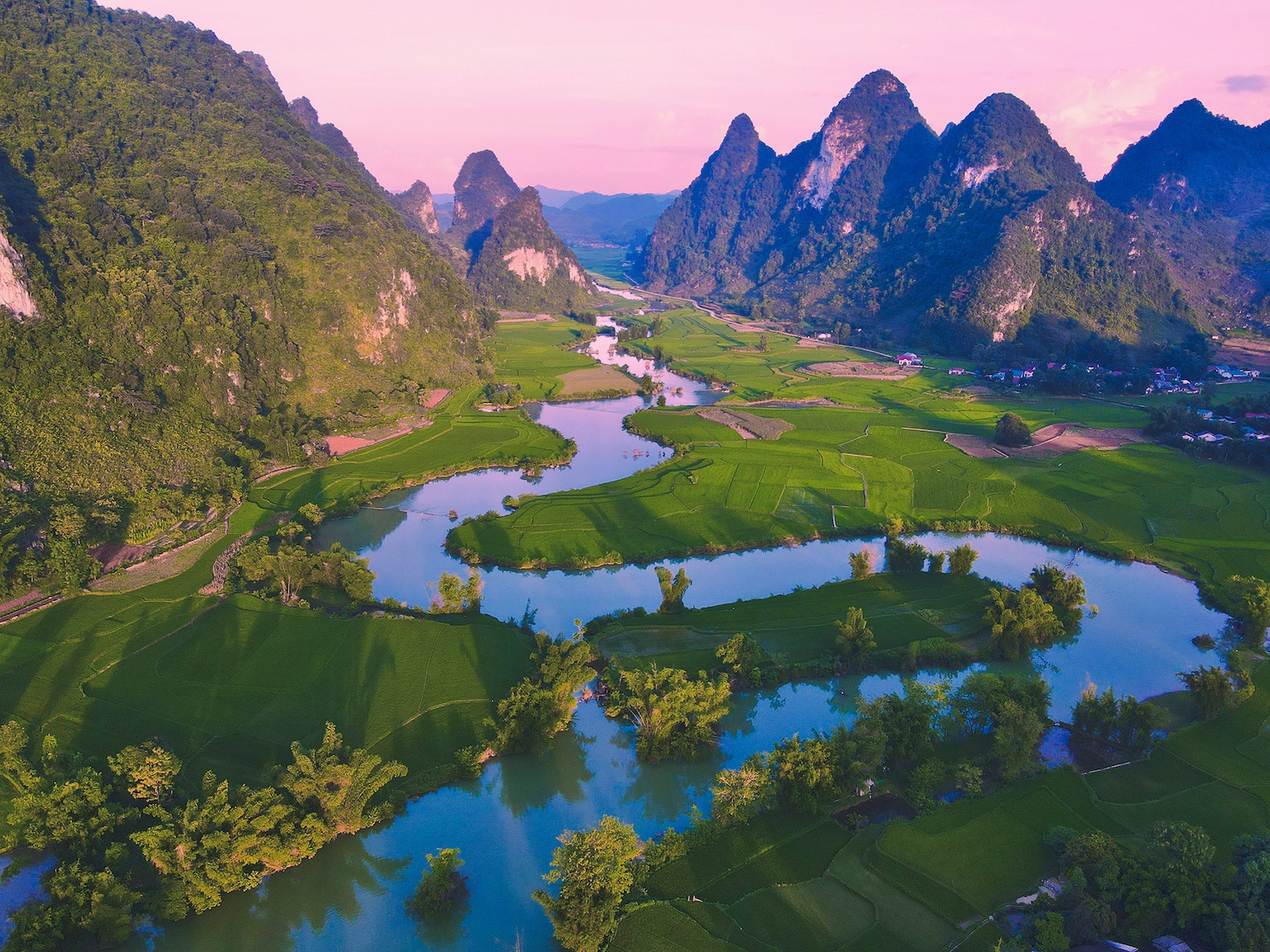 cuoc-song-o-noi-duy-nhat-vang-bong-covid-19-tai-viet-nam-wetrekvn