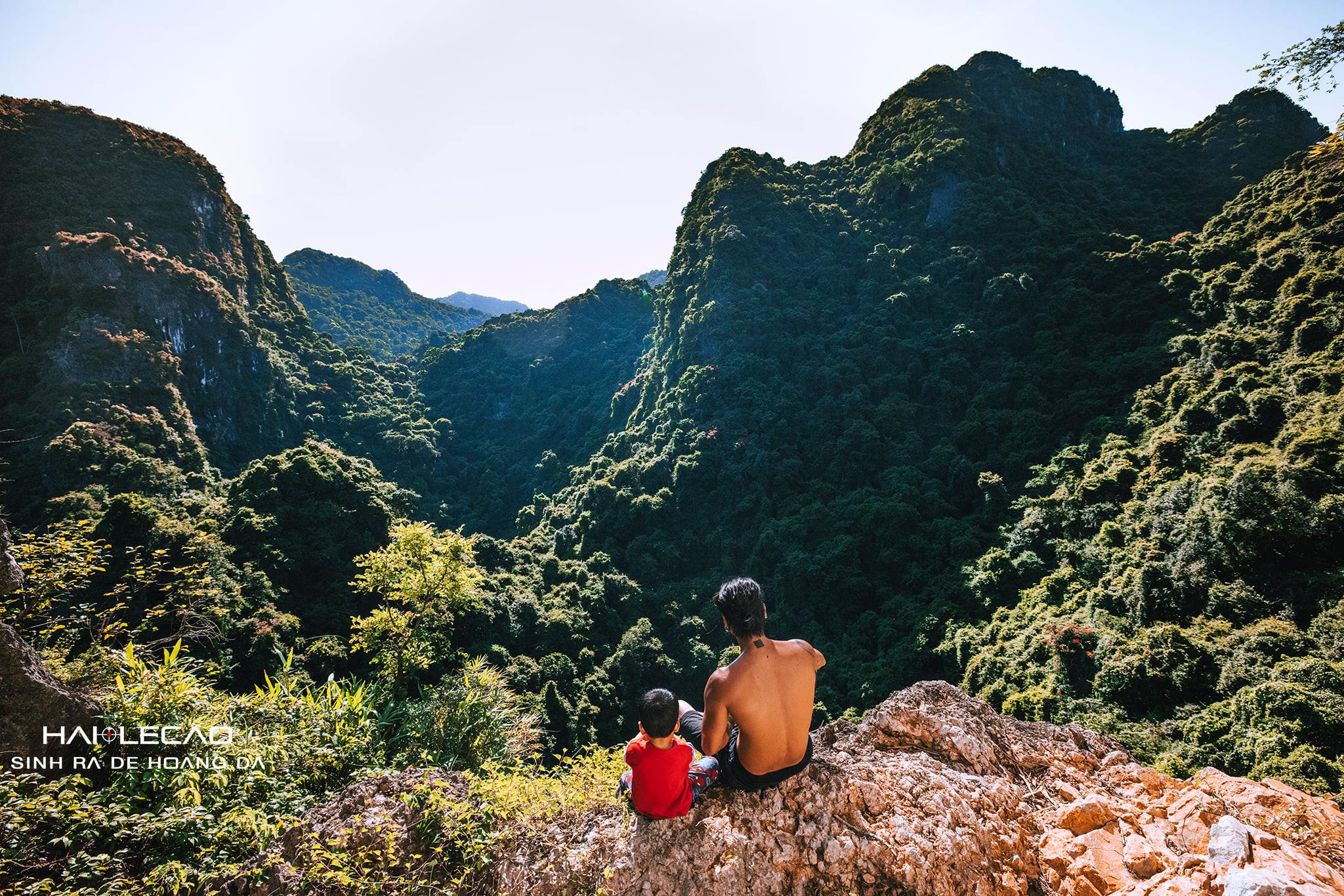 cau-be-22-thang-tuoi-cung-bo-trekking-rung-cat-ba-wetrekvn