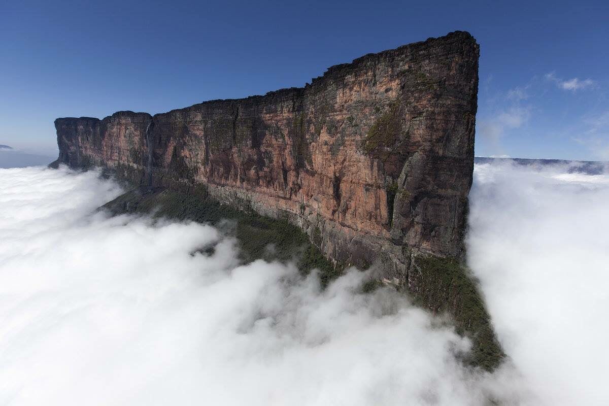 Roraima-vung-dat-bi-mat-giua-troi-cao-wetrekvn